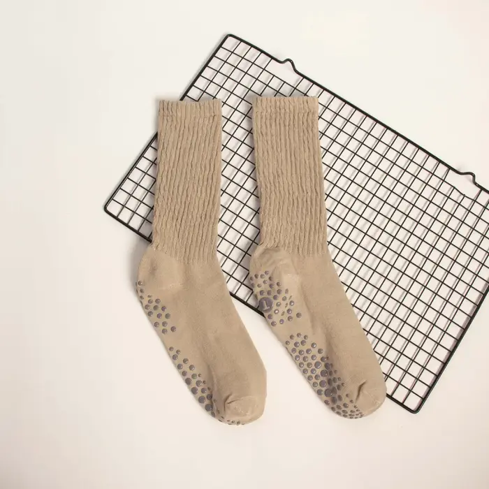 1 paire de chaussettes de sol antidérapantes en Silicone pour femmes
