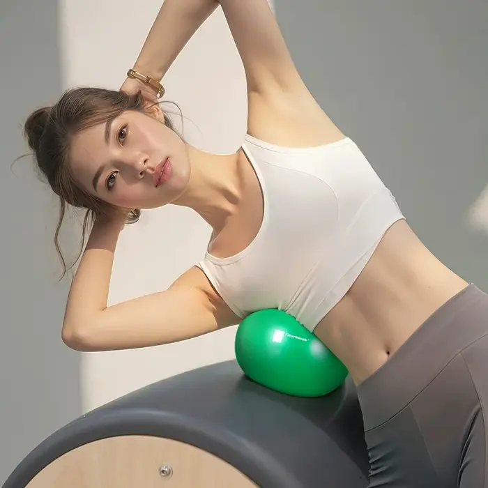 Petit ballon vert de Pilates pour la pression abdominale