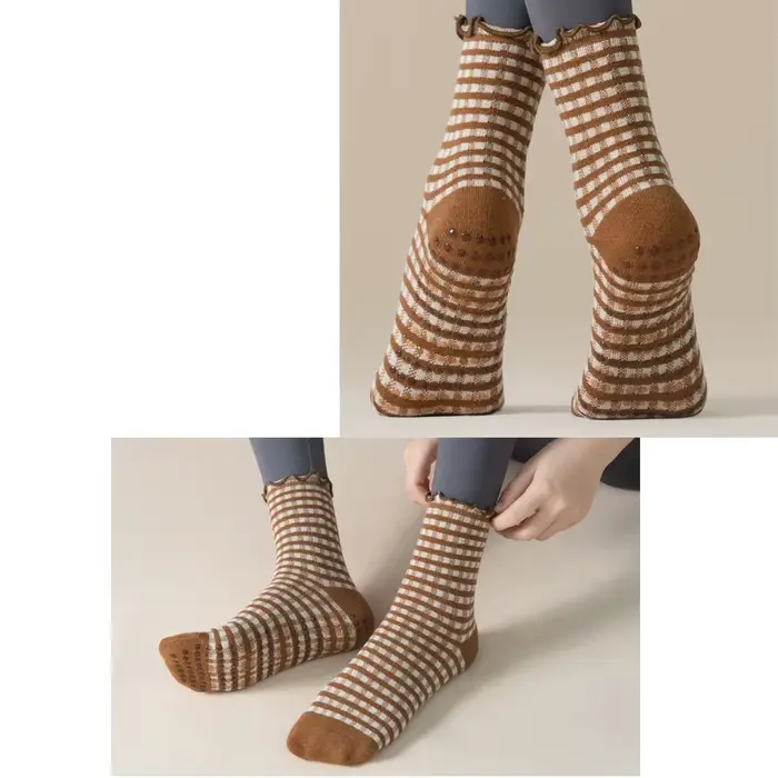 Chaussettes de Pilates pour femmes en coton avec bordure festonnée