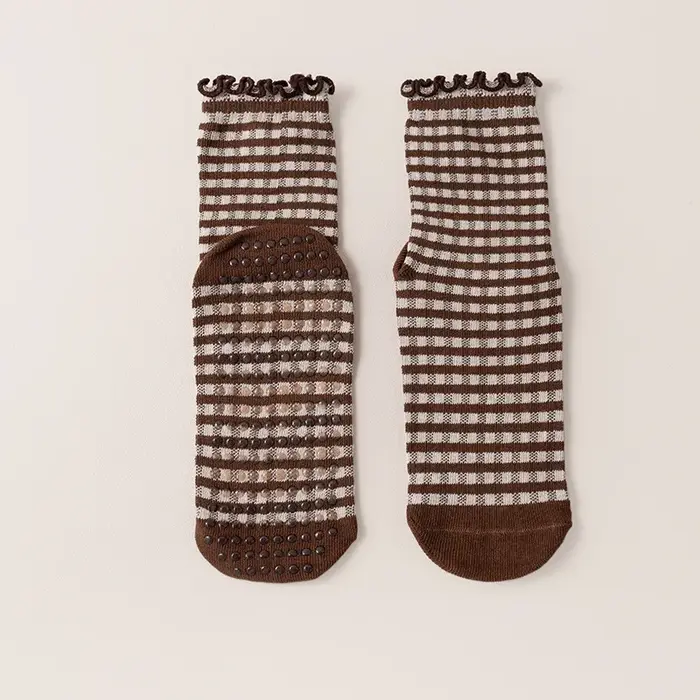 Chaussettes de Pilates pour femmes en coton avec bordure festonnée