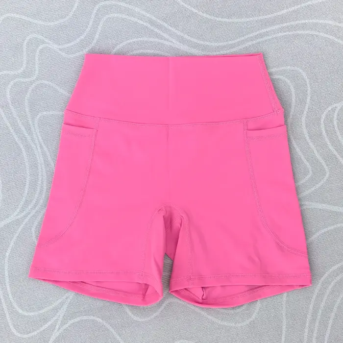 Short de sport à poches pour femmes
