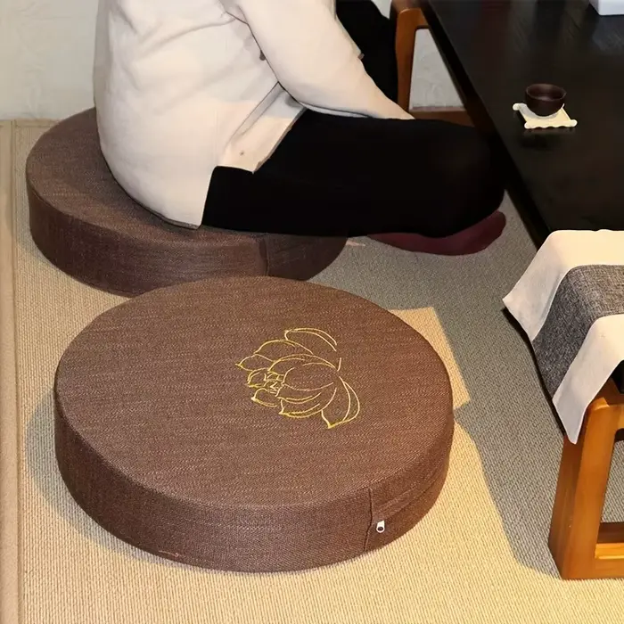 Coussin de méditation rond brodé à la main