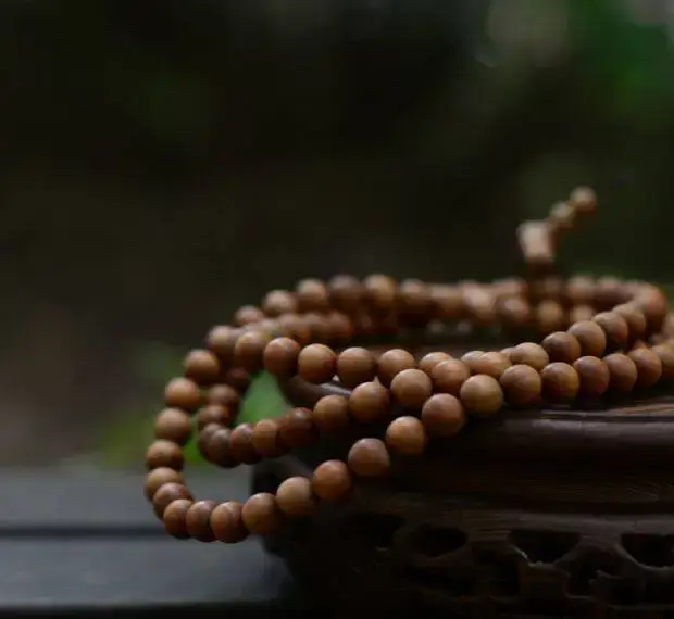 Bracelet mala 108 perles en bois de santal de Mysore naturel pour yoga
