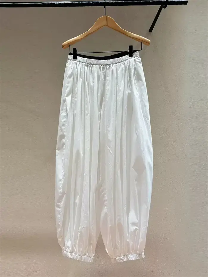 Chemise sans manches pour femme avec ourlet contrastant