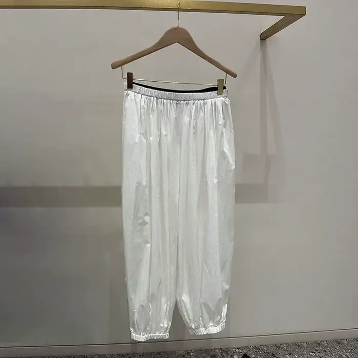 Chemise sans manches pour femme avec ourlet contrastant